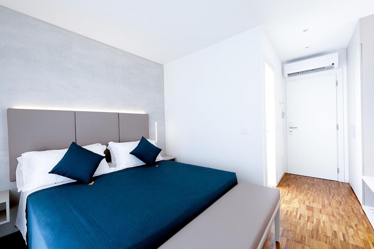 Hotel Simi Lan Lignano Sabbiadoro Bagian luar foto