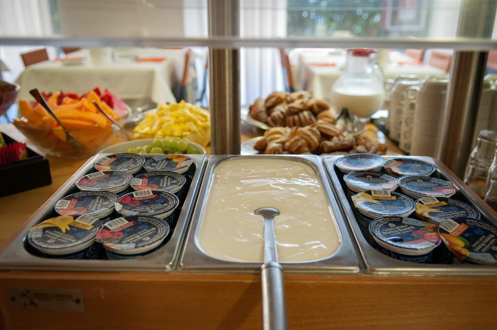 Hotel Simi Lan Lignano Sabbiadoro Bagian luar foto