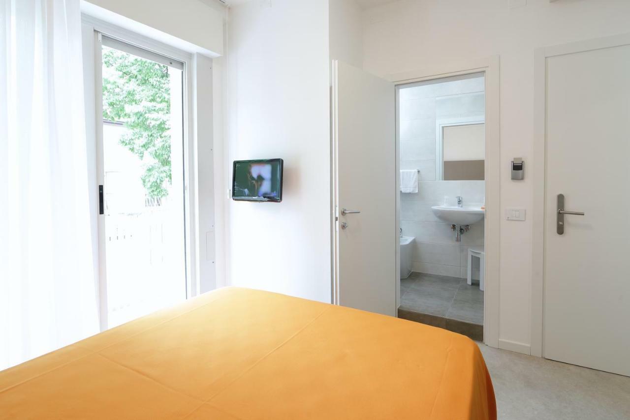 Hotel Simi Lan Lignano Sabbiadoro Bagian luar foto