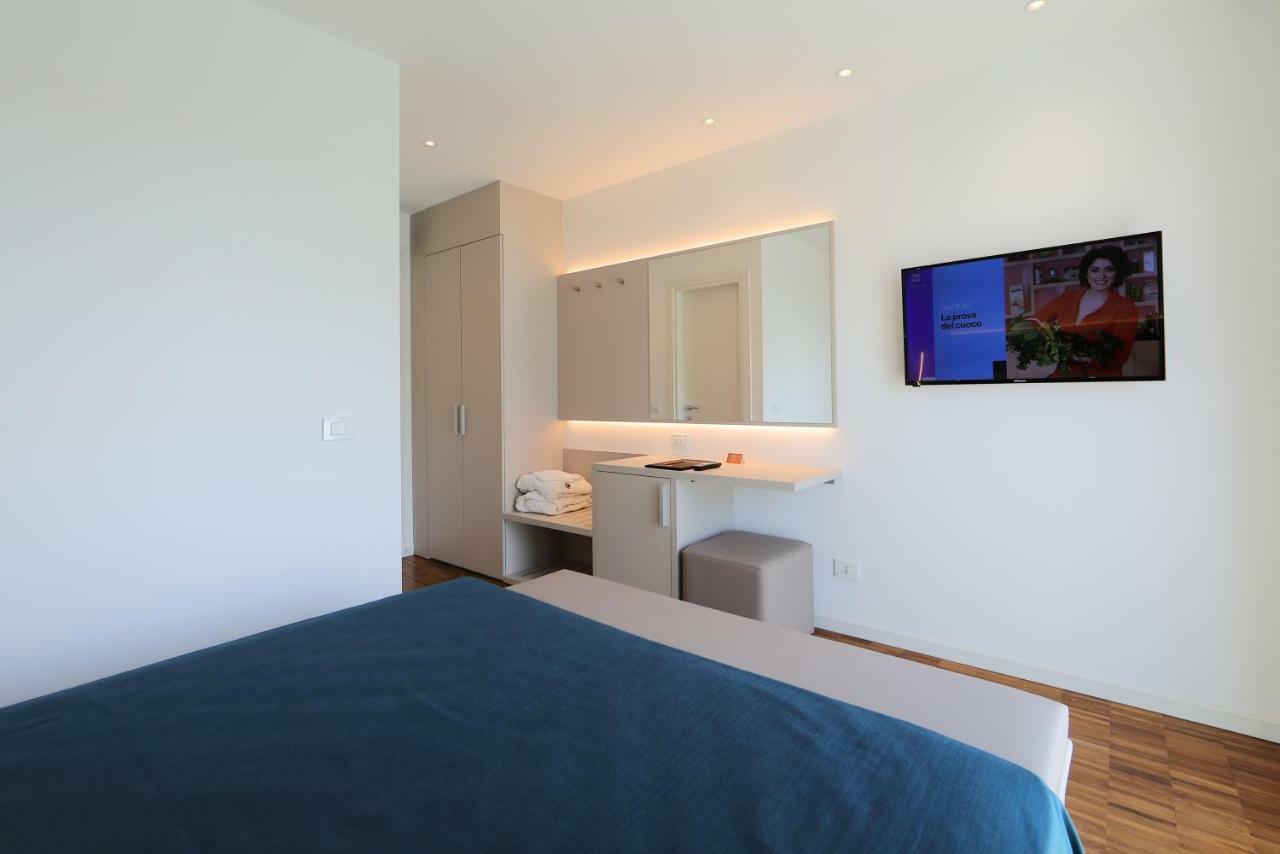 Hotel Simi Lan Lignano Sabbiadoro Bagian luar foto