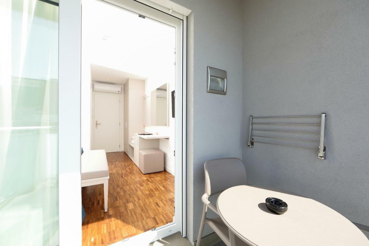 Hotel Simi Lan Lignano Sabbiadoro Bagian luar foto
